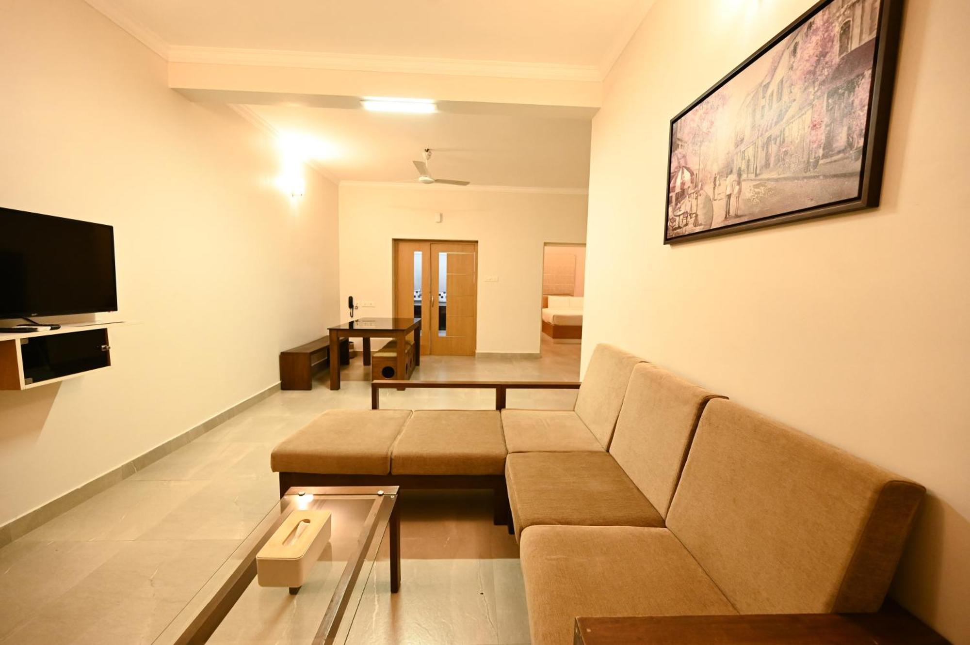 Castilo Inn Hotel Apartments Kochi Exterior photo